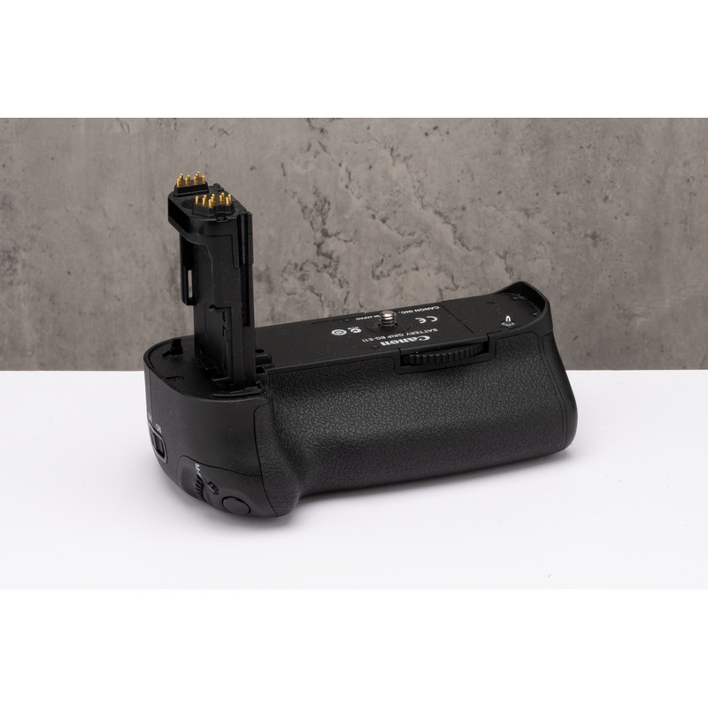 Used Canon Battery Grip BG-E11