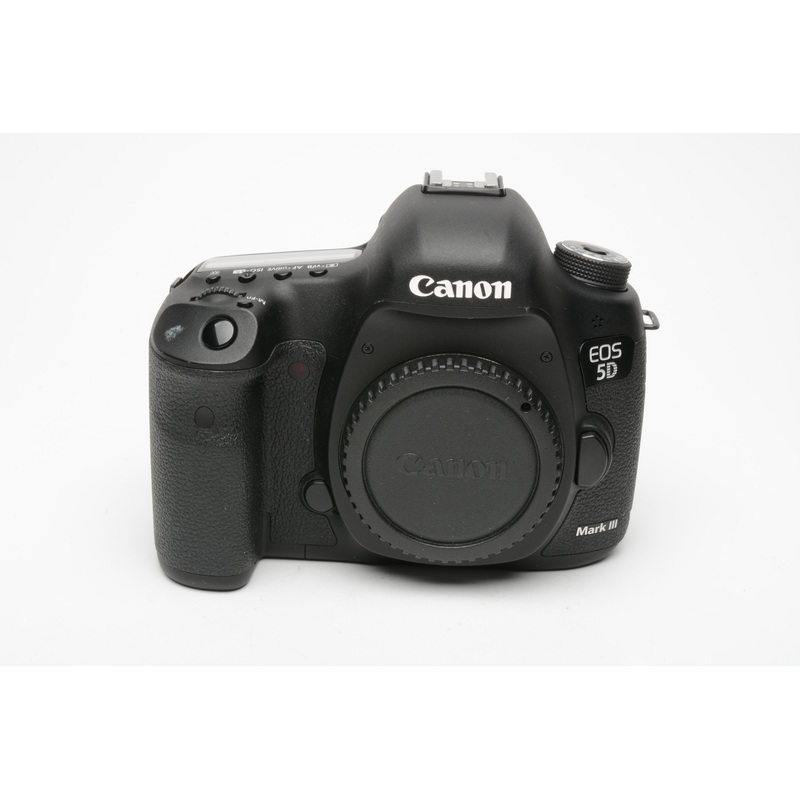 Canon EOS 5D Mark III 22.3MP DSLR body, 2 batts, charger, 6021 Acts!! Mint- Nice!