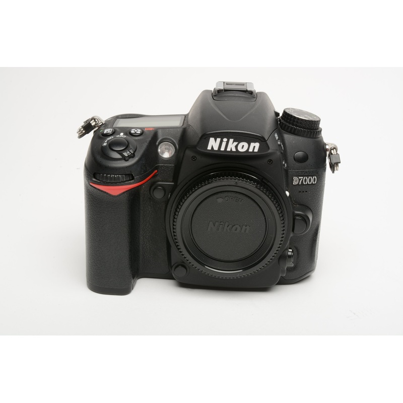 Nikon D7000 16.2MP DSLR, batt, charger, Only 9503 Acts! Very clean, light use