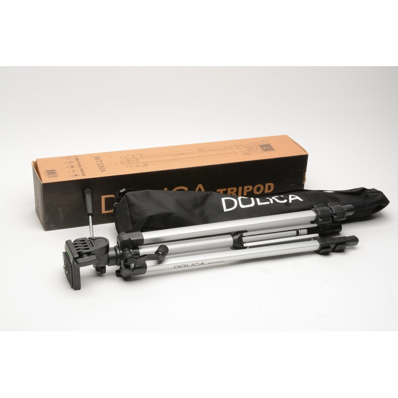 Dolica WT330A Tripod, w/case, boxed, Folded ~20″ Extends To 48, Mint-