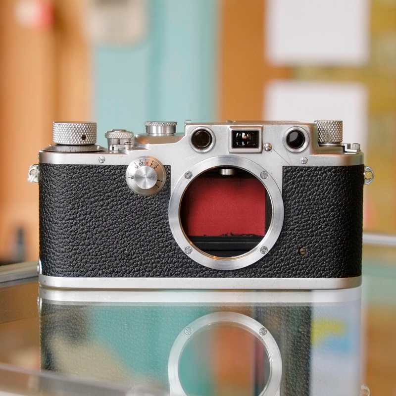 Leica IIIc Red Curtain