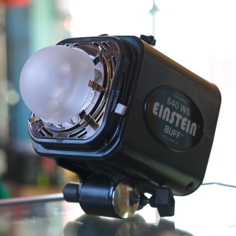 Paul C Buff Einstein E640