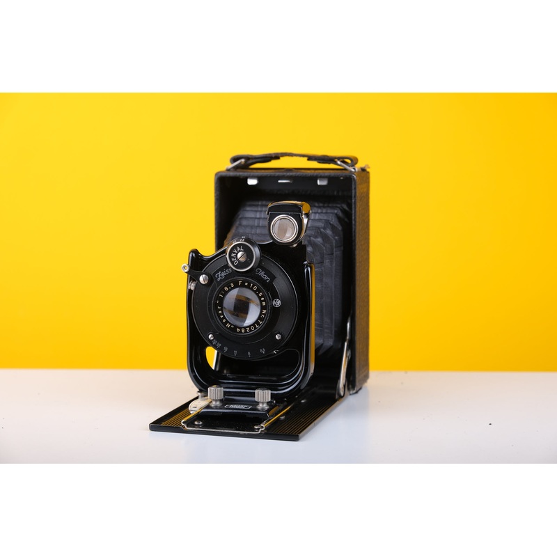 Zeiss Ikon Derval Folding 120 Film Camera with 4 interchangeable backs