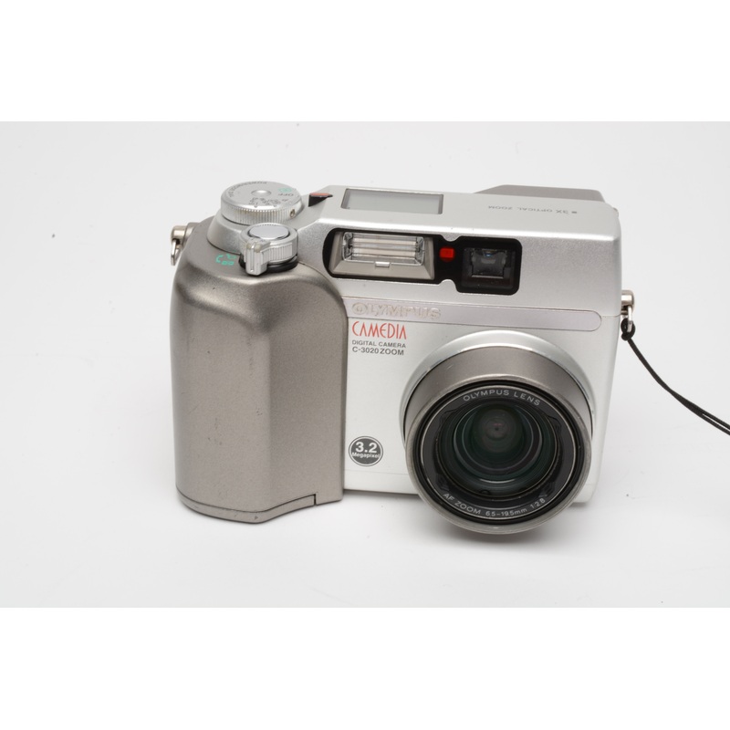 Olympus C-3020 3.2MP Camedia Digital Point&Shoot w/manual, cap, USB & 32MB card