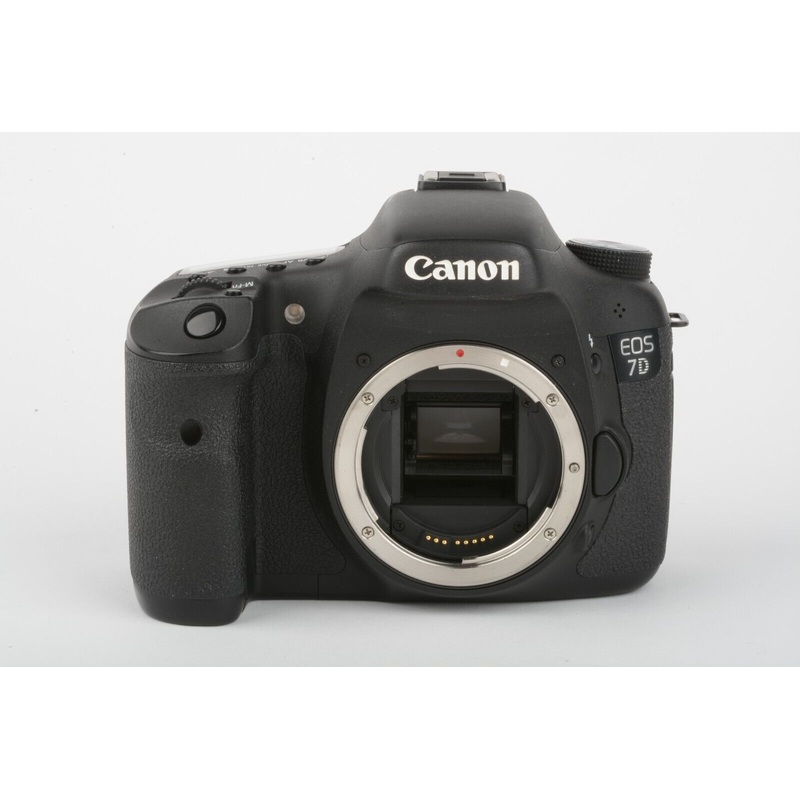 Canon EOS 7D 18MP DSLR body, 2batts, charger, strap, Only 11K Acts, Nice!