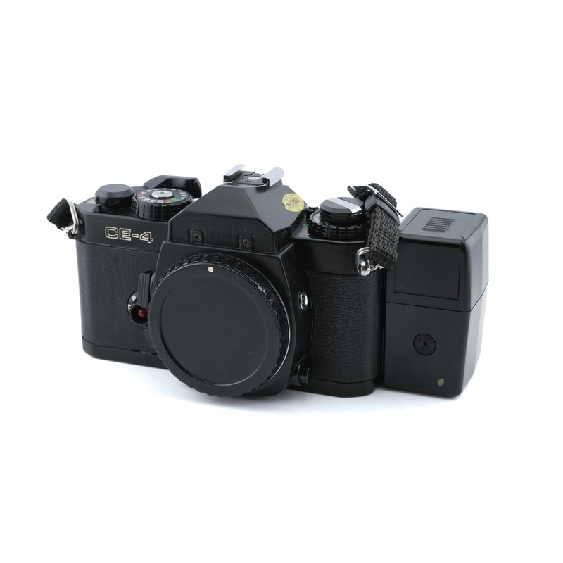 Chinon CE-4 + Info Back DB-010