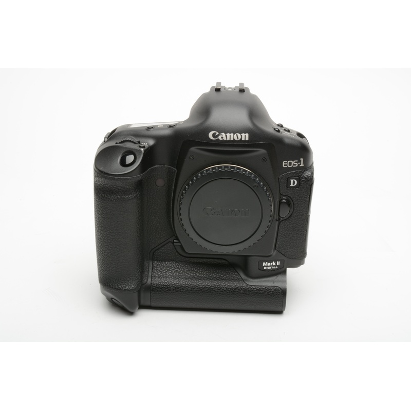 Canon EOS-1D Mark II DSLR Camera Body, batt, AC adapter charger, VERY clean