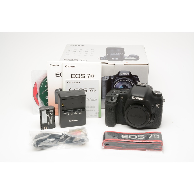 Canon EOS 7D 18MP DSLR body, batt, charger, Only 4155 Acts!! Clean Boxed