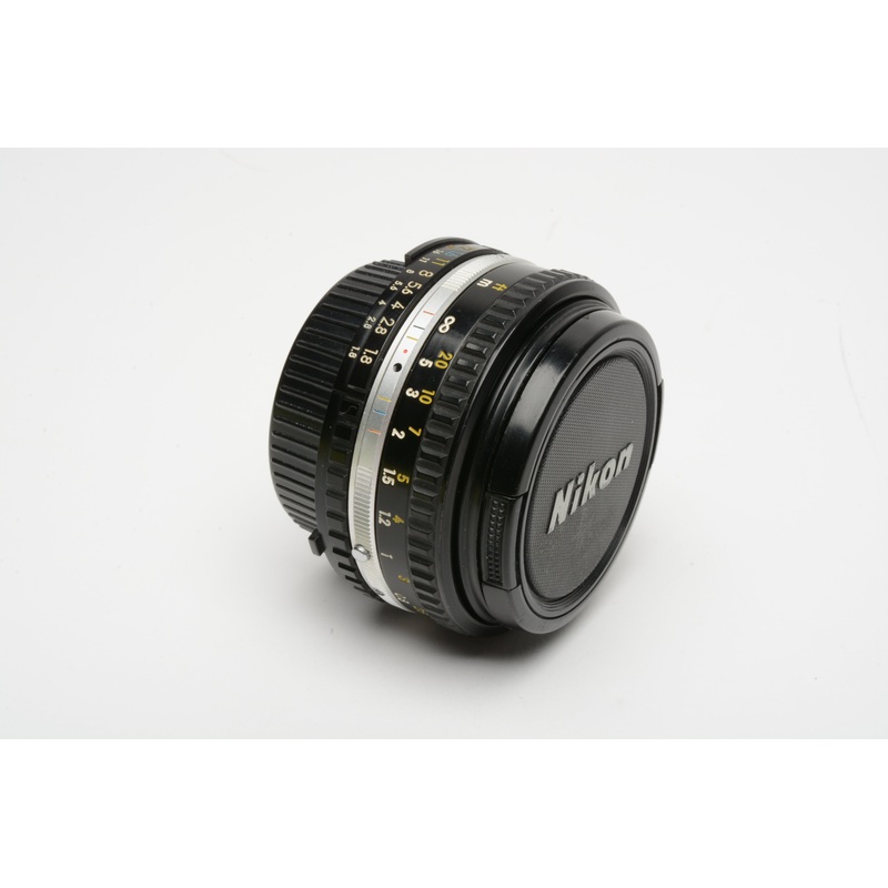 Nikon Nikkor 50mm f1.8 AI-S lens, clean, sharp, great compact prime lens w/Caps