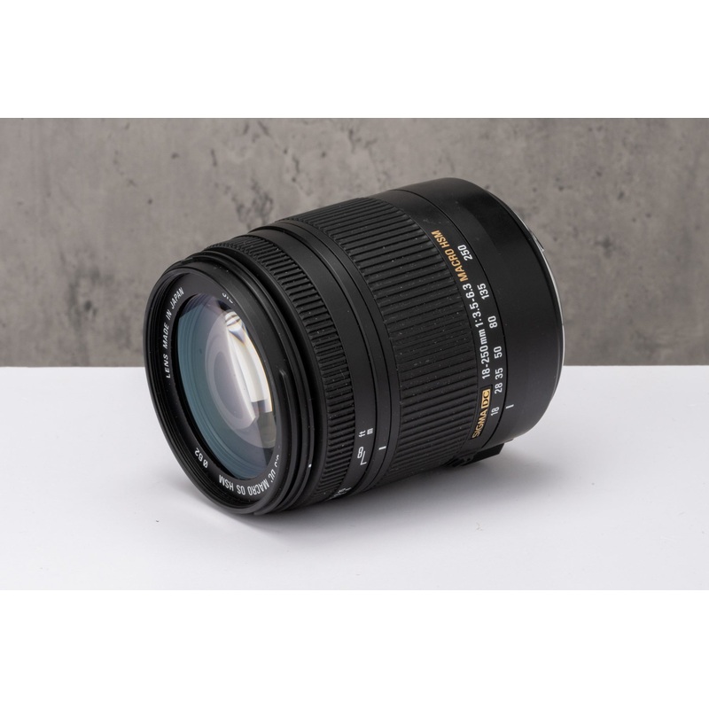Canon EF fit Sigma DC 18-250mm f/3.5-6.3 OS HSM