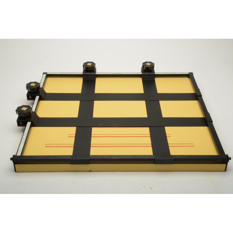 Saunders Master 11 x 14″ Adjustable Universal Four Bladed Easel, Very clean!