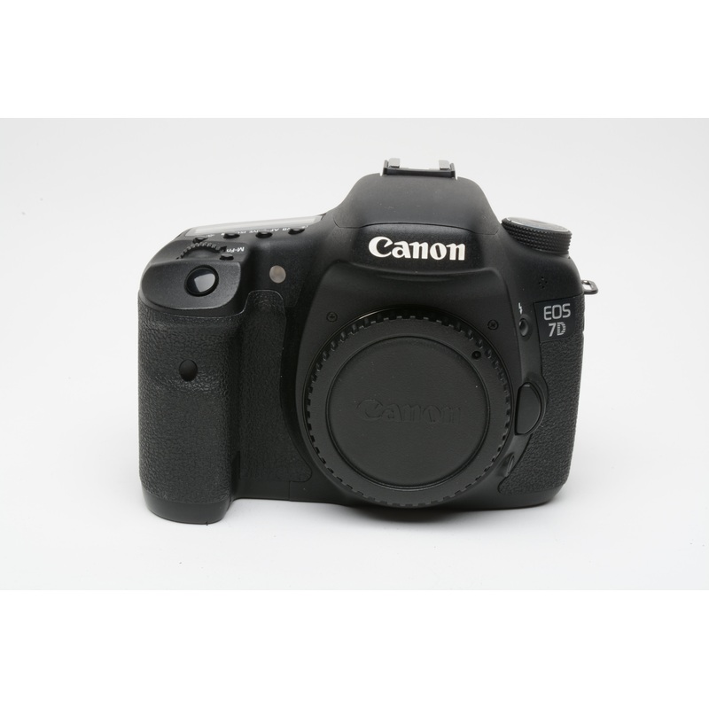 Canon EOS 7D 18MP DSLR body, 2 batts, charger, strap, No USB Port, tested, nice