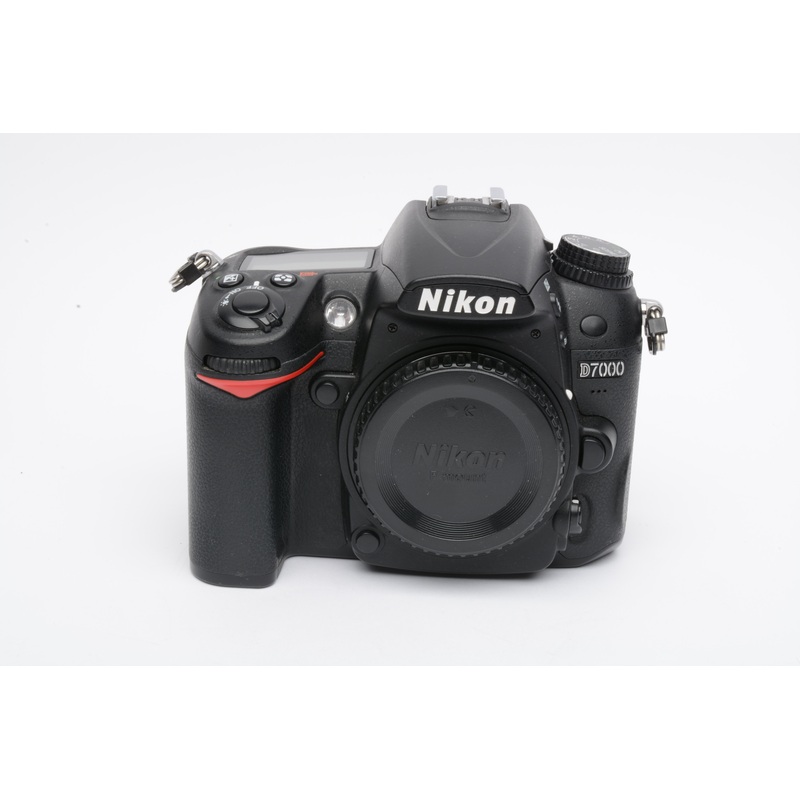 Nikon D7000 16.2MP DSLR, batt, charger, strap, only 31,755 Acts! Nice!