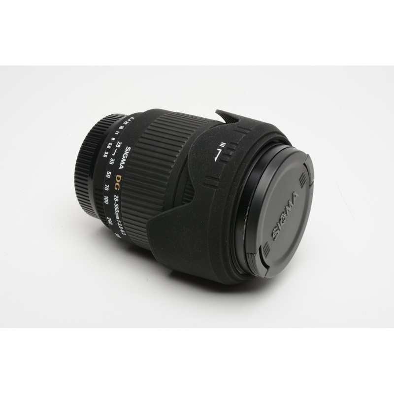Sigma DG 28-300mm f3.5-6.3 PK Mount zoom lens, Hood+ Caps + UV, Mint-