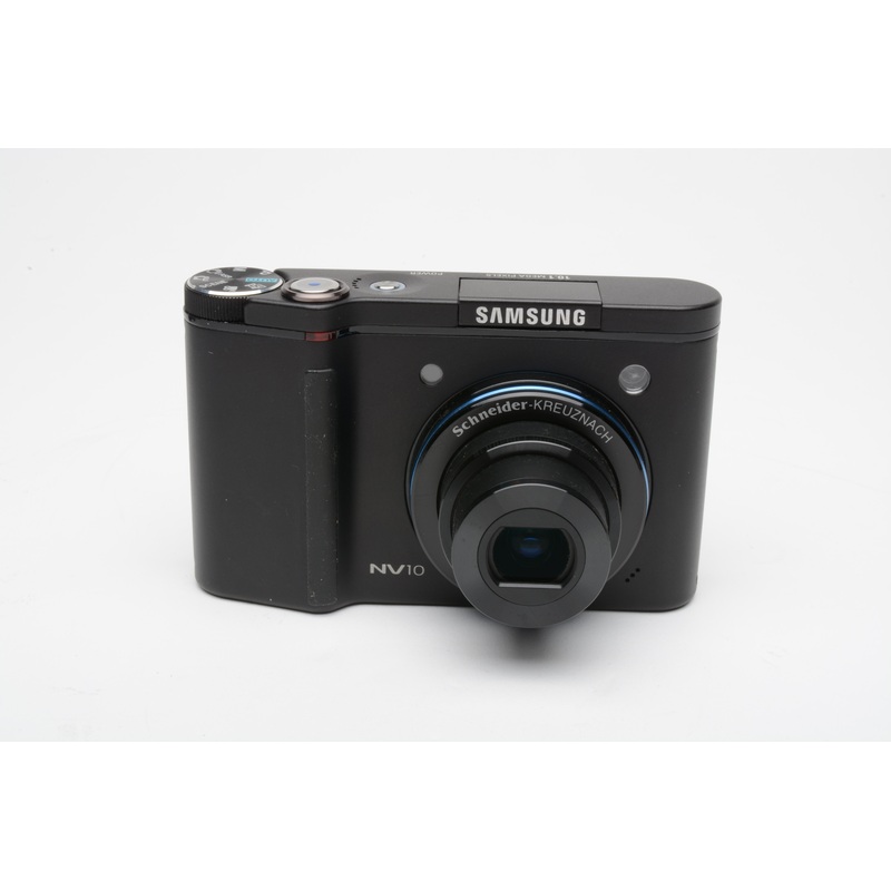 Samsung NV10 10.1MP w/Schneider 7-22mm zoom, Very compact, clean, tested