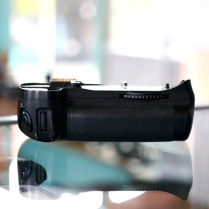 Nikon MB-D10
