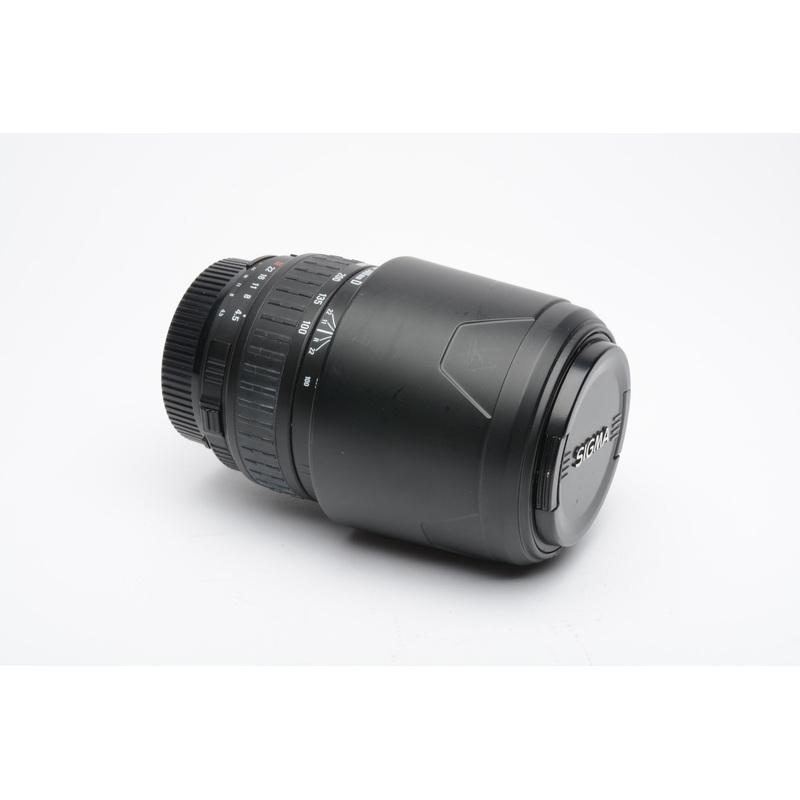 Sigma AF 100-300mm f4.5-6.7 DL Telephoto zoom lens for Nikon AF, +caps & hood