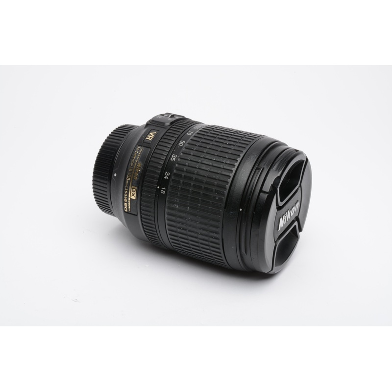 Nikon AF-S 18-105mm f3.5-5.6G ED DX VR zoom lens, caps, clean & versatile