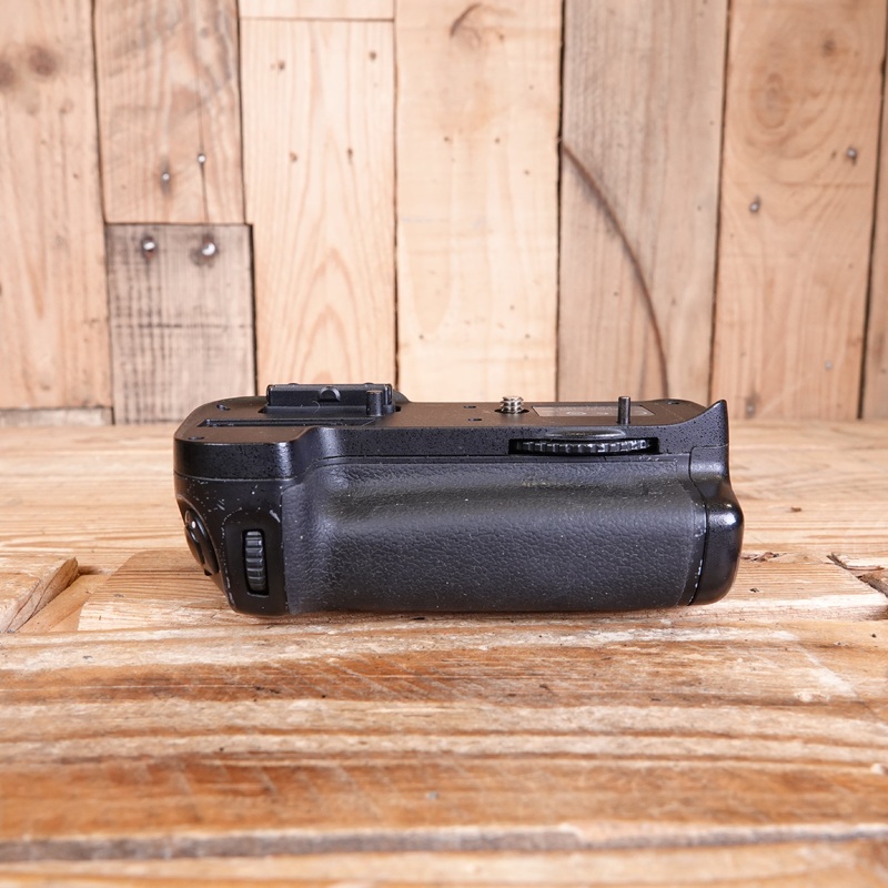 Used Nikon MB-D11 Battery Grip